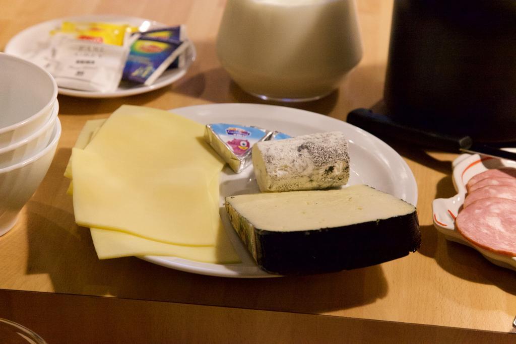 La Petite Chesnee Sacey